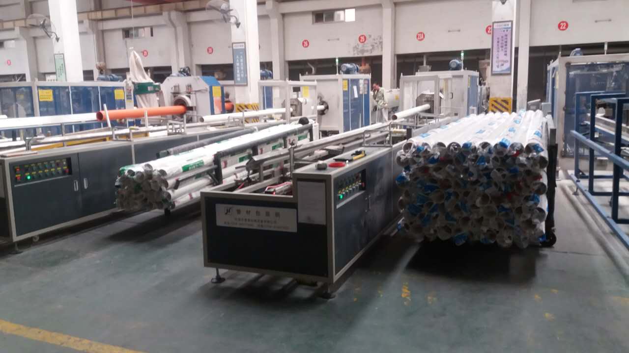 管材包(bao)裝機